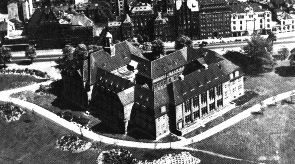 Luftbild des Museums f&uuml;r Hamburgische Geschichte (Abb. aus: Fischer, Manfred F.: Fritz Schumacher, das Hamburger Stadtbild und die Denkmalpflege, 1977, S. 24)